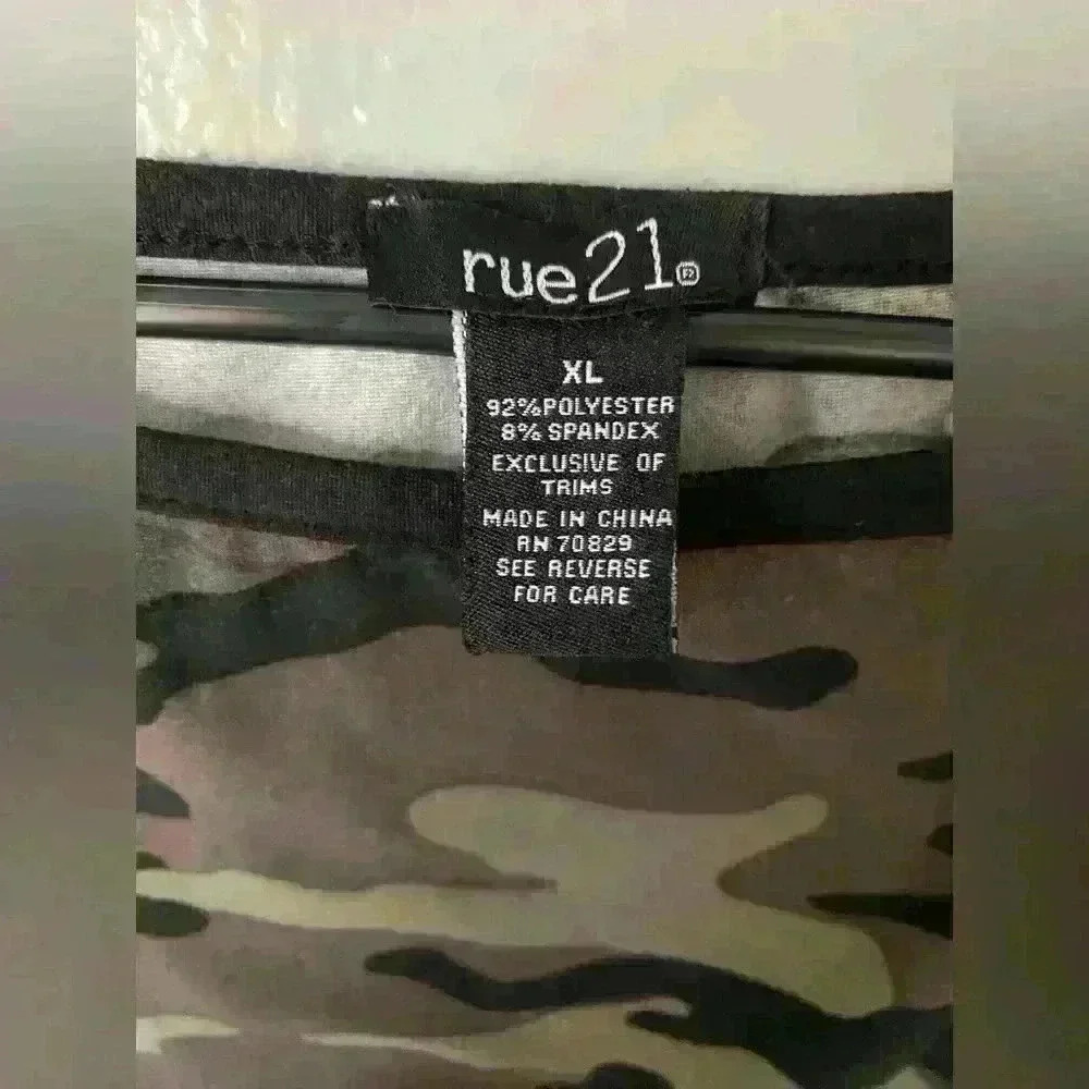 💚 3/$15 Rue21 Size XL Camouflage Crop Tank Top. - Picture 3 of 5